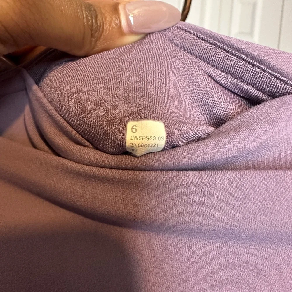 LULULEMON Groove Nulu Super-High-Rise Flared Pant
Regular SIZE 6 square dot - Picture 6 of 10